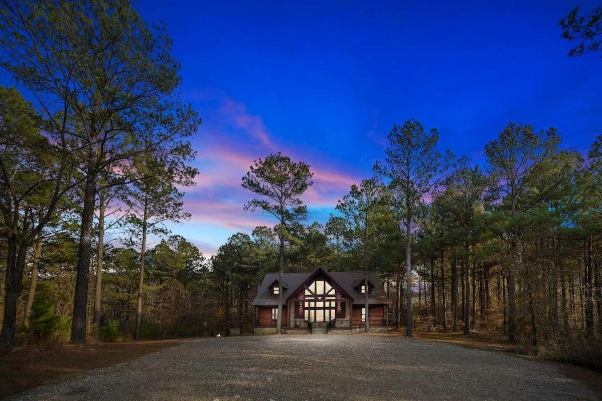 Iron Horse Lodge Sleeps 18, Games, Fire Pit, Hot Tub, Ev, More Broken Bow Exteriér fotografie