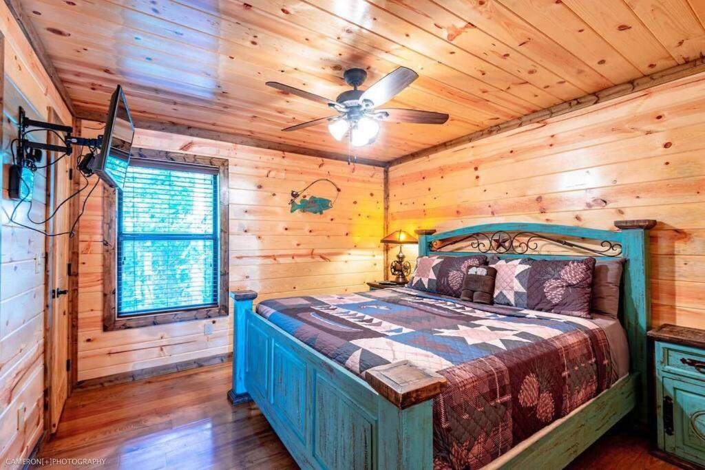 Iron Horse Lodge Sleeps 18, Games, Fire Pit, Hot Tub, Ev, More Broken Bow Exteriér fotografie