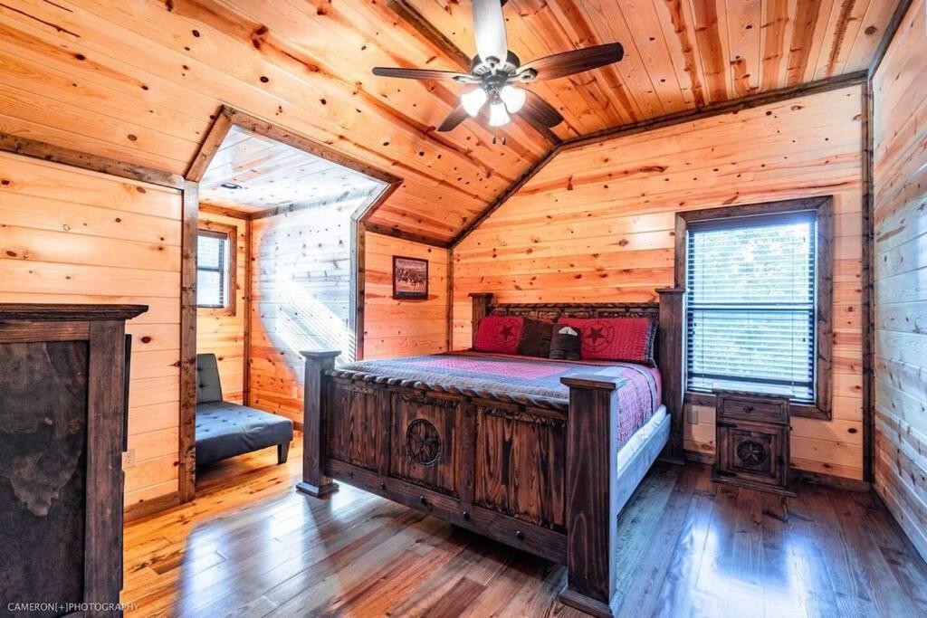 Iron Horse Lodge Sleeps 18, Games, Fire Pit, Hot Tub, Ev, More Broken Bow Exteriér fotografie