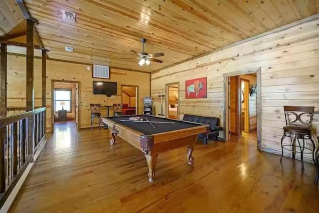 Iron Horse Lodge Sleeps 18, Games, Fire Pit, Hot Tub, Ev, More Broken Bow Exteriér fotografie