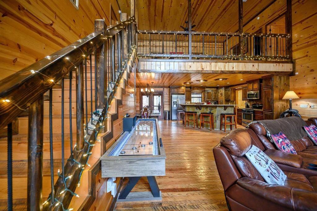 Iron Horse Lodge Sleeps 18, Games, Fire Pit, Hot Tub, Ev, More Broken Bow Exteriér fotografie