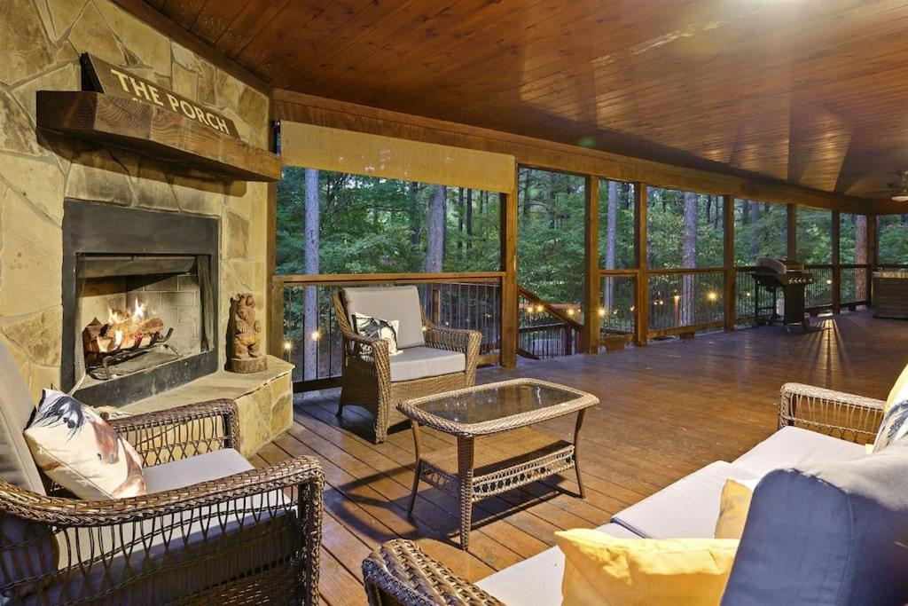 Iron Horse Lodge Sleeps 18, Games, Fire Pit, Hot Tub, Ev, More Broken Bow Exteriér fotografie