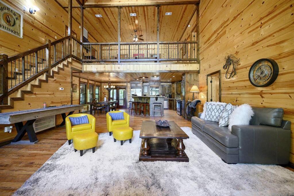 Iron Horse Lodge Sleeps 18, Games, Fire Pit, Hot Tub, Ev, More Broken Bow Exteriér fotografie