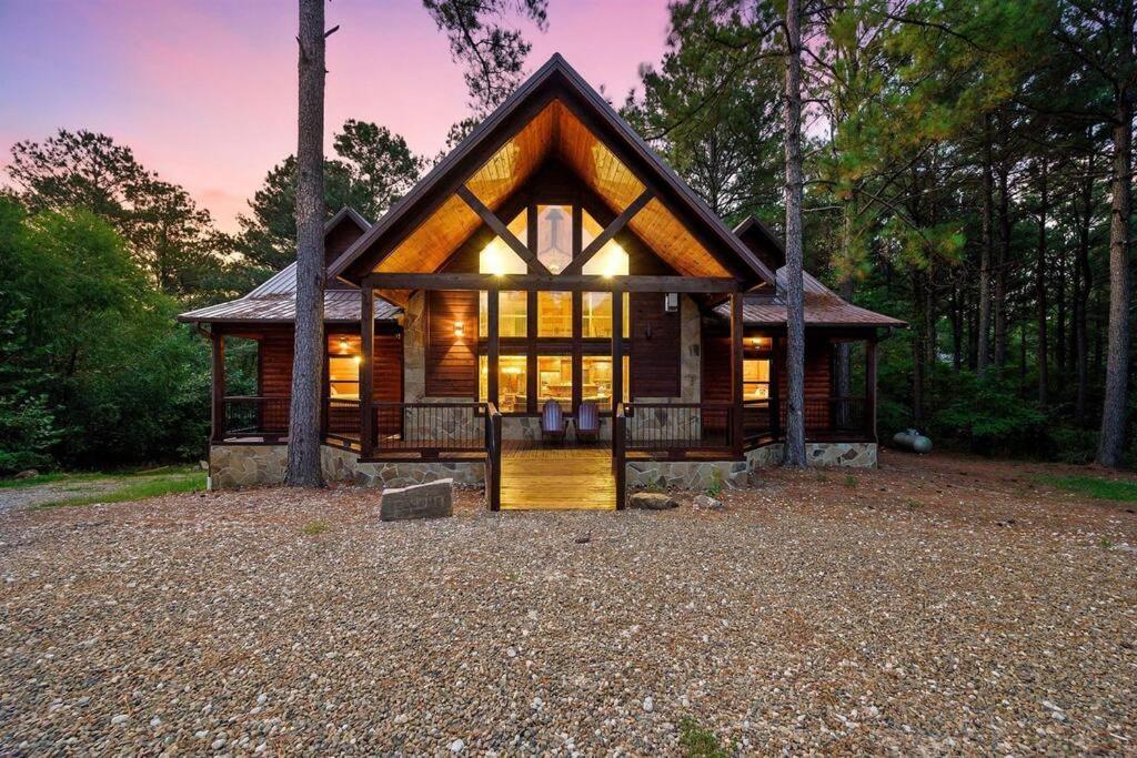 Iron Horse Lodge Sleeps 18, Games, Fire Pit, Hot Tub, Ev, More Broken Bow Exteriér fotografie