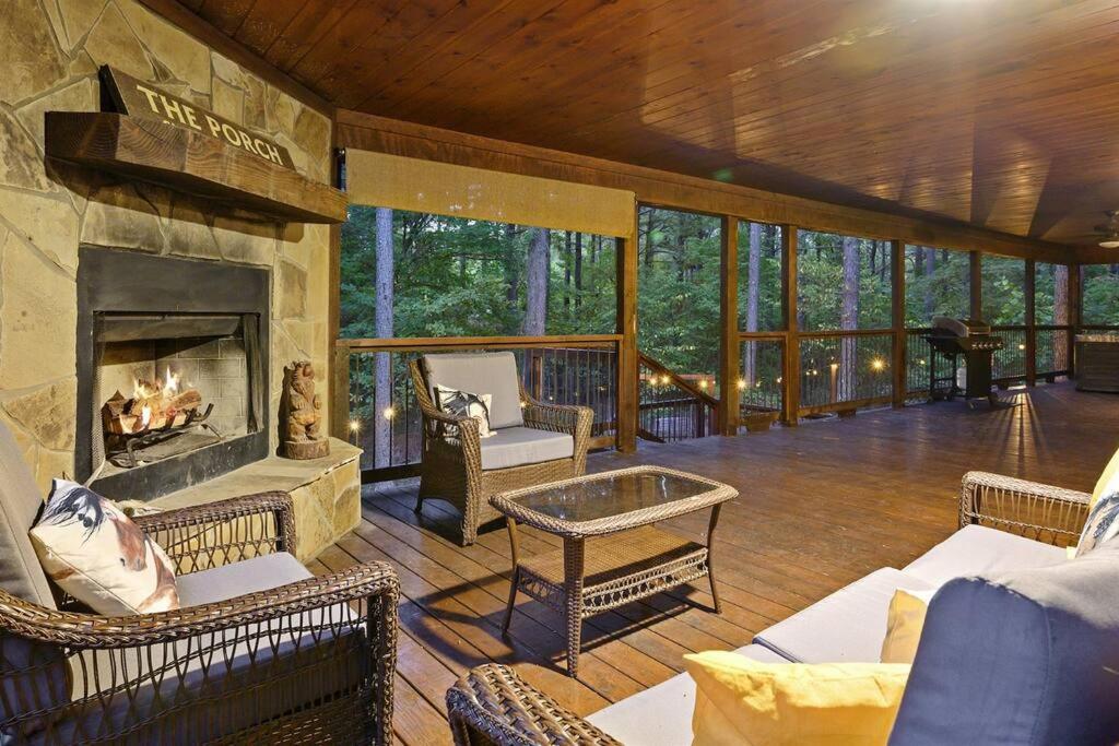 Iron Horse Lodge Sleeps 18, Games, Fire Pit, Hot Tub, Ev, More Broken Bow Exteriér fotografie